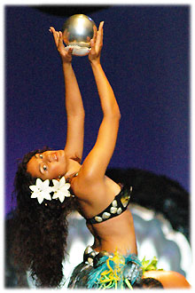 Joyce Fortes dancing and singing at the National Auditorium