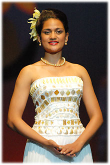 Joyce Fortes dancing and singing at the National Auditorium