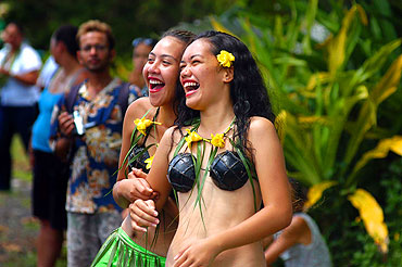 Cook Islands enthusiasm. Using coconuts as part of their traditional dress, local girls dance while the community enjoys the spectacle of the Queen's Baton Relay.