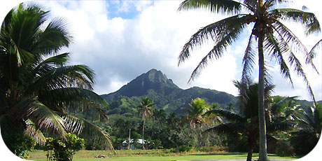 >>> Mount Ikurangi seen from the main road / photo © cookislands.com