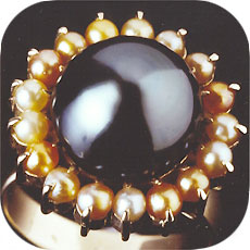 Black pearl ring with golden pipi pearls