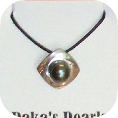 Siver necklace with black pearl