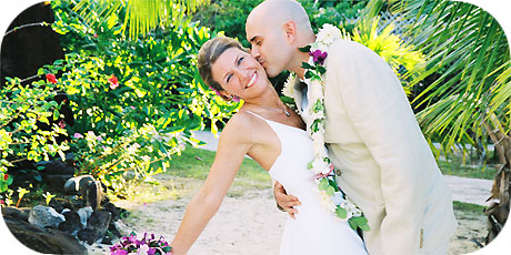 >>> Wedding on Sokalas Beach / photo © cookislands.com