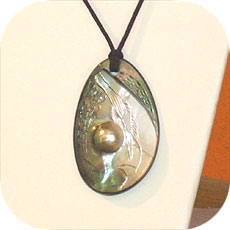 >>> carved necklace