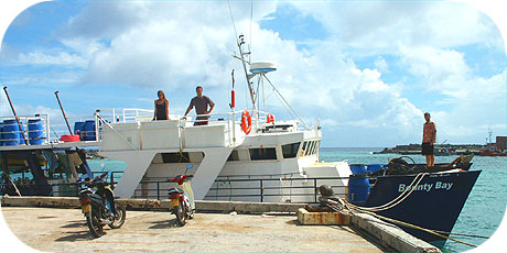 >>> Research vessel before leaving harbour / photo archi © cookislands.com