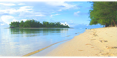 >>> Motu, sky, lagoon, remote beach, no wind today &copy; Archi
