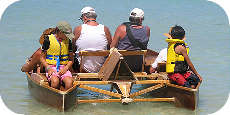 >>> The efficient pedal boat can also carry and move 6 persons if needed